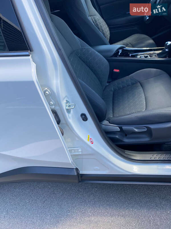 Позашляховик / Кросовер Toyota C-HR 2020 в Києві