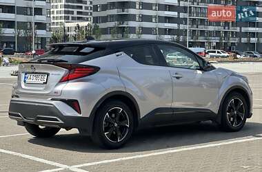 Позашляховик / Кросовер Toyota C-HR 2021 в 