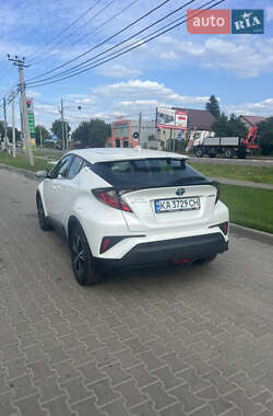 Внедорожник / Кроссовер Toyota C-HR 2019 в 