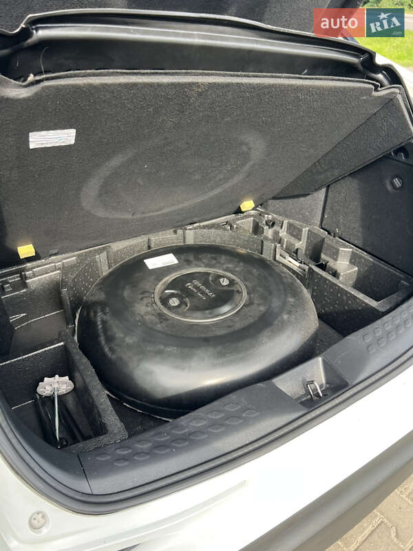 Позашляховик / Кросовер Toyota C-HR 2019 в Києві фото 12 Позашляховик / Кросовер Toyota C-HR 2019 в Києві