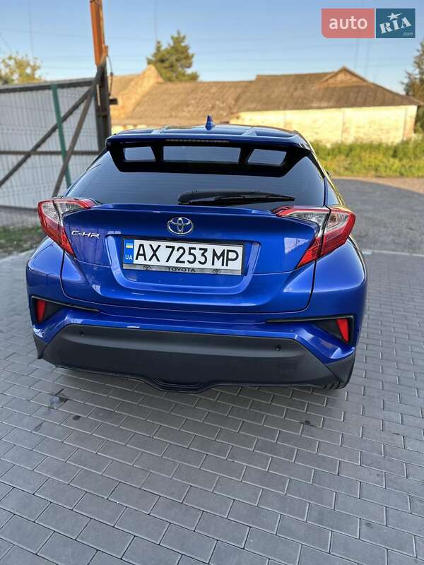 Позашляховик / Кросовер Toyota C-HR 2018 в Близнюках