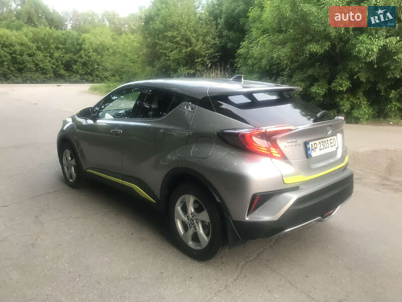 Внедорожник / Кроссовер Toyota C-HR 2017 в Запорожье