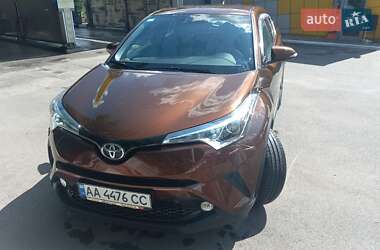 Позашляховик / Кросовер Toyota C-HR 2018 в  фото 50 Позашляховик / Кросовер Toyota C-HR 2018 в