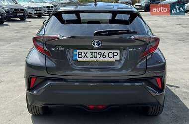 Внедорожник / Кроссовер Toyota C-HR 2018 в 