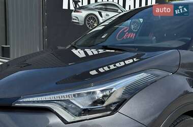Внедорожник / Кроссовер Toyota C-HR 2018 в 