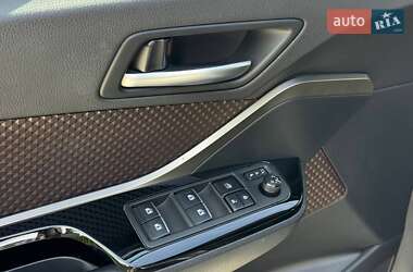 Внедорожник / Кроссовер Toyota C-HR 2018 в 