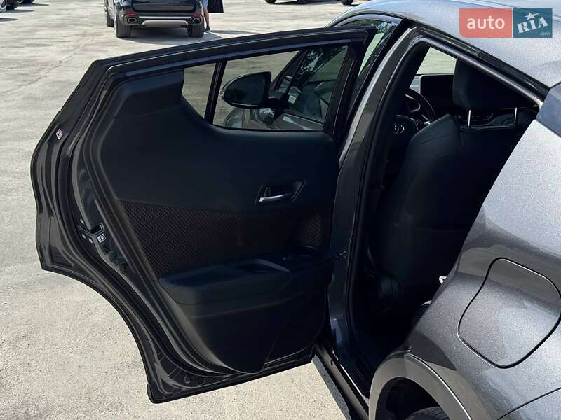 Внедорожник / Кроссовер Toyota C-HR 2018 в Каменец-Подольском