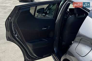 Внедорожник / Кроссовер Toyota C-HR 2018 в 