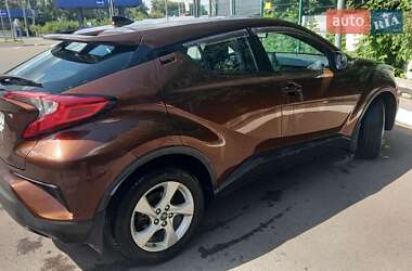 Позашляховик / Кросовер Toyota C-HR 2018 в  фото 11 Позашляховик / Кросовер Toyota C-HR 2018 в