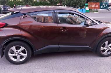 Позашляховик / Кросовер Toyota C-HR 2018 в  фото 20 Позашляховик / Кросовер Toyota C-HR 2018 в