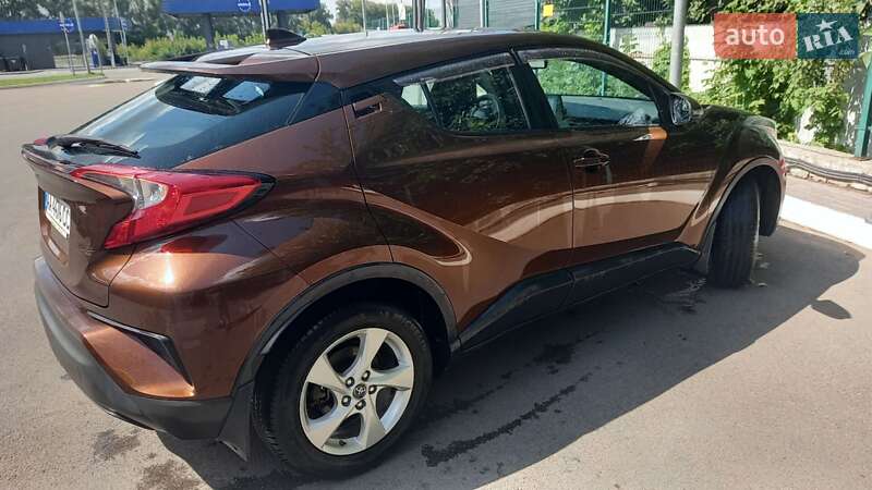 Позашляховик / Кросовер Toyota C-HR 2018 в Києві