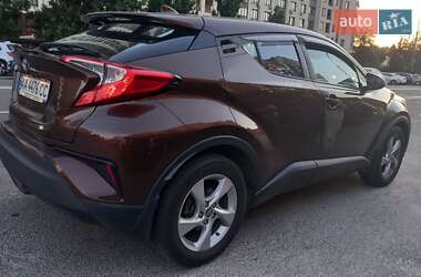 Позашляховик / Кросовер Toyota C-HR 2018 в  фото 39 Позашляховик / Кросовер Toyota C-HR 2018 в