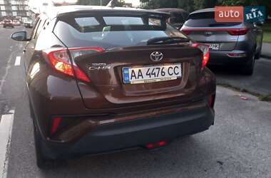 Позашляховик / Кросовер Toyota C-HR 2018 в  фото 44 Позашляховик / Кросовер Toyota C-HR 2018 в