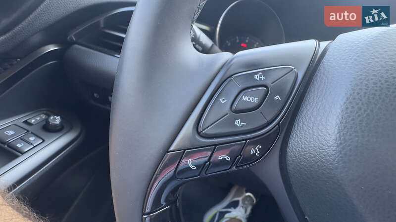 Внедорожник / Кроссовер Toyota C-HR 2017 в Одессе фото 13 Внедорожник / Кроссовер Toyota C-HR 2017 в Одессе