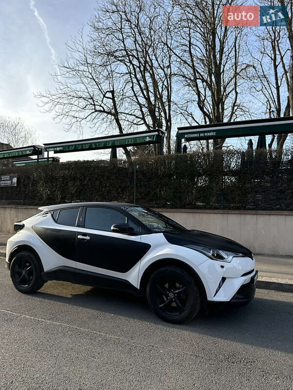 Позашляховик / Кросовер Toyota C-HR 2017 в Києві