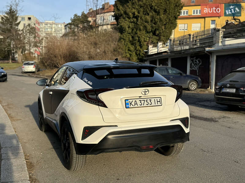 Позашляховик / Кросовер Toyota C-HR 2017 в Києві