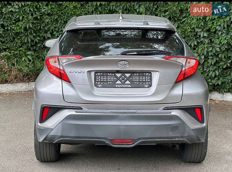 Позашляховик / Кросовер Toyota C-HR 2017 в Калинівці