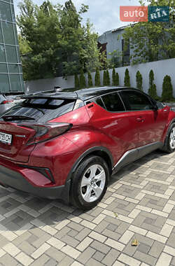 Внедорожник / Кроссовер Toyota C-HR 2019 в 