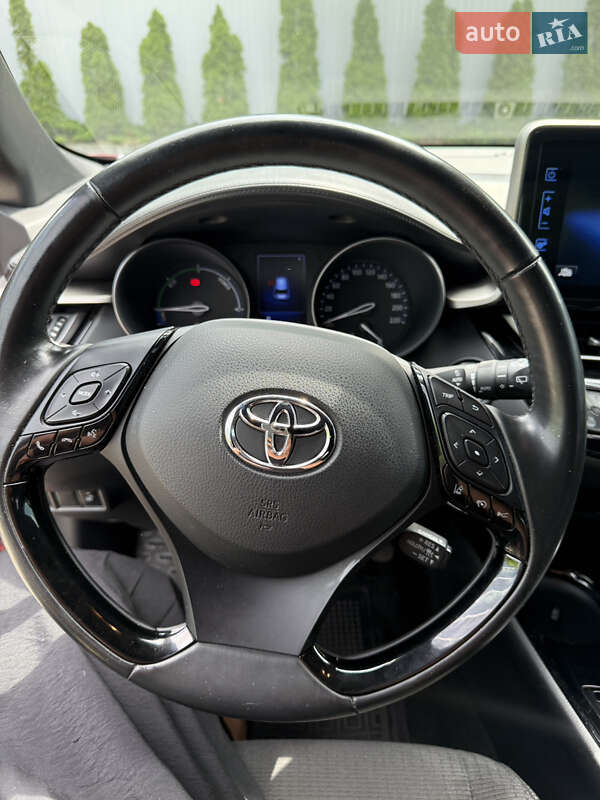 Позашляховик / Кросовер Toyota C-HR 2019 в Києві