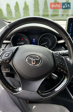Внедорожник / Кроссовер Toyota C-HR 2019 в 