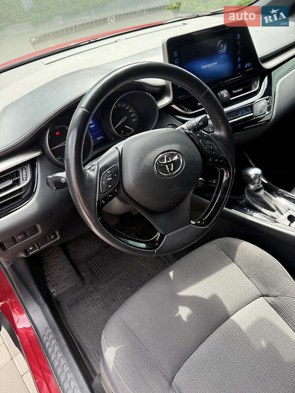 Позашляховик / Кросовер Toyota C-HR 2019 в Києві