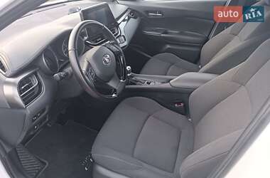 Внедорожник / Кроссовер Toyota C-HR 2018 в 