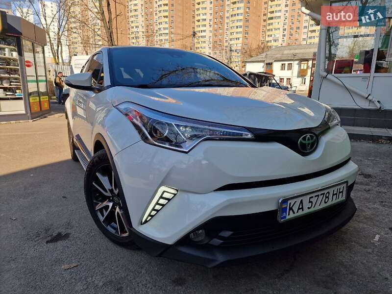 Внедорожник / Кроссовер Toyota C-HR 2019 в Киеве