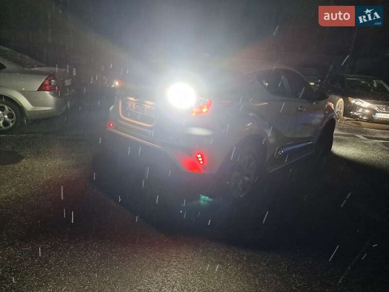 Внедорожник / Кроссовер Toyota C-HR 2019 в Киеве