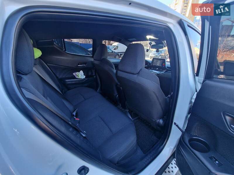 Внедорожник / Кроссовер Toyota C-HR 2019 в Киеве