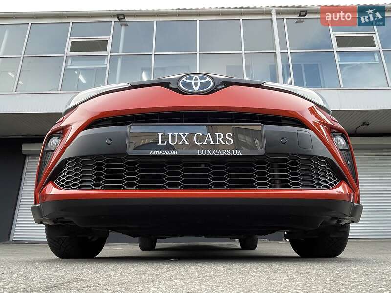 Позашляховик / Кросовер Toyota C-HR 2020 в Києві фото 4 Позашляховик / Кросовер Toyota C-HR 2020 в Києві