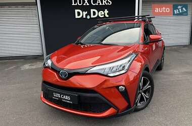 Позашляховик / Кросовер Toyota C-HR 2020 в 