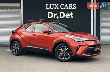 Позашляховик / Кросовер Toyota C-HR 2020 в 