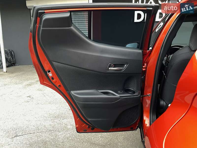 Позашляховик / Кросовер Toyota C-HR 2020 в Києві фото 63 Позашляховик / Кросовер Toyota C-HR 2020 в Києві