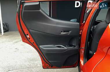 Позашляховик / Кросовер Toyota C-HR 2020 в 