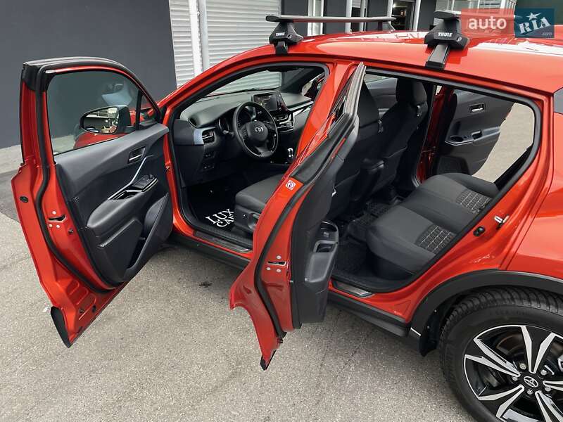 Позашляховик / Кросовер Toyota C-HR 2020 в Києві фото 64 Позашляховик / Кросовер Toyota C-HR 2020 в Києві