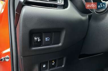 Позашляховик / Кросовер Toyota C-HR 2020 в 