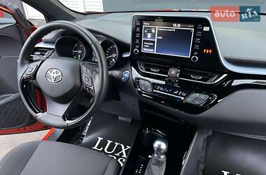 Позашляховик / Кросовер Toyota C-HR 2020 в 