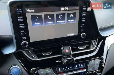 Позашляховик / Кросовер Toyota C-HR 2020 в 