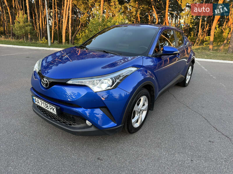 Внедорожник / Кроссовер Toyota C-HR 2016 в 