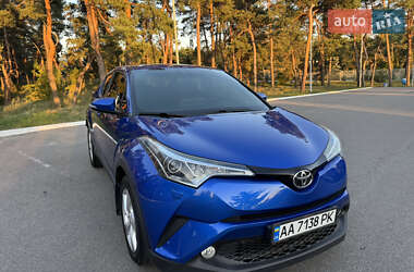 Внедорожник / Кроссовер Toyota C-HR 2016 в 
