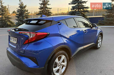 Внедорожник / Кроссовер Toyota C-HR 2016 в 