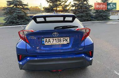 Внедорожник / Кроссовер Toyota C-HR 2016 в 