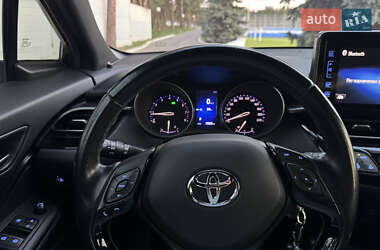 Внедорожник / Кроссовер Toyota C-HR 2016 в 