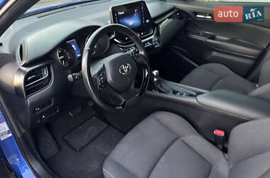 Внедорожник / Кроссовер Toyota C-HR 2016 в 
