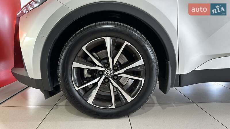 Позашляховик / Кросовер Toyota C-HR 2024 в Ужгороді