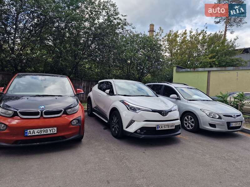 Внедорожник / Кроссовер Toyota C-HR 2019 в Киеве