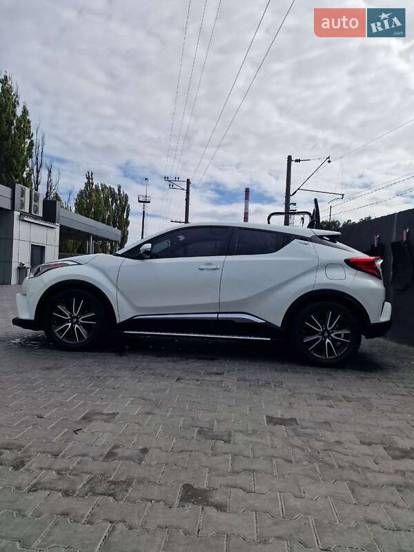 Внедорожник / Кроссовер Toyota C-HR 2019 в Киеве