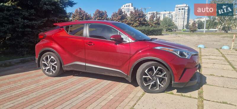 Позашляховик / Кросовер Toyota C-HR 2017 в Харкові