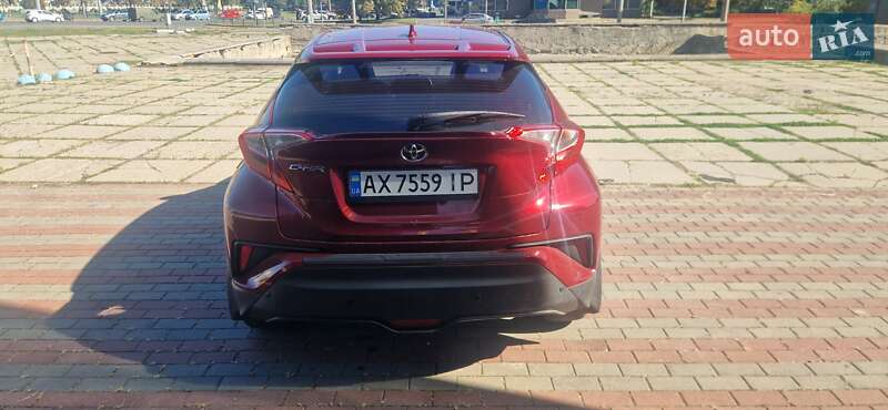 Позашляховик / Кросовер Toyota C-HR 2017 в Харкові