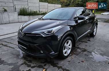 Позашляховик / Кросовер Toyota C-HR 2016 в  фото 7 Позашляховик / Кросовер Toyota C-HR 2016 в